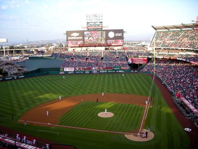 AnaheimStadium_grand_view_UD