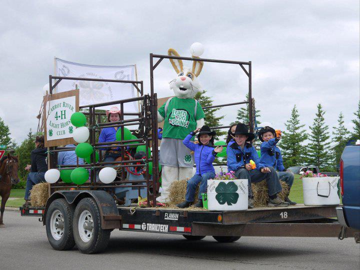 309159_261985900498590_1129098342_n