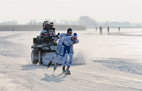 598602_618736354816072_35278021_n