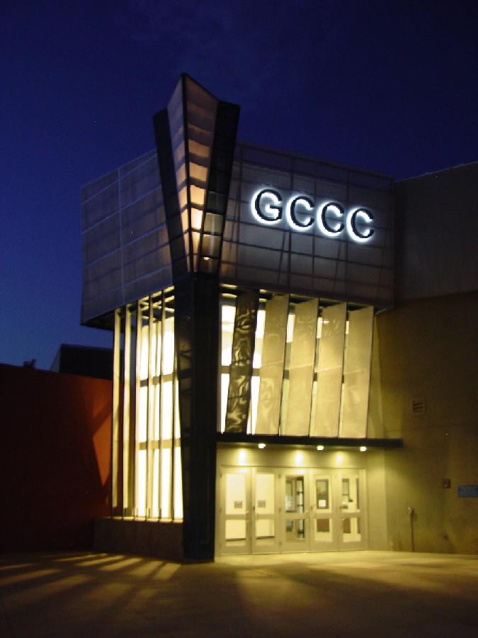 525566_290902467660307_291849257_n